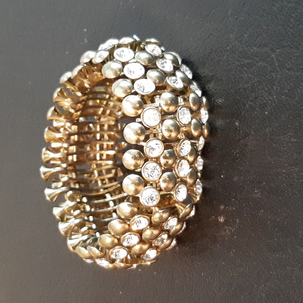 Stretchy cuff bracelet